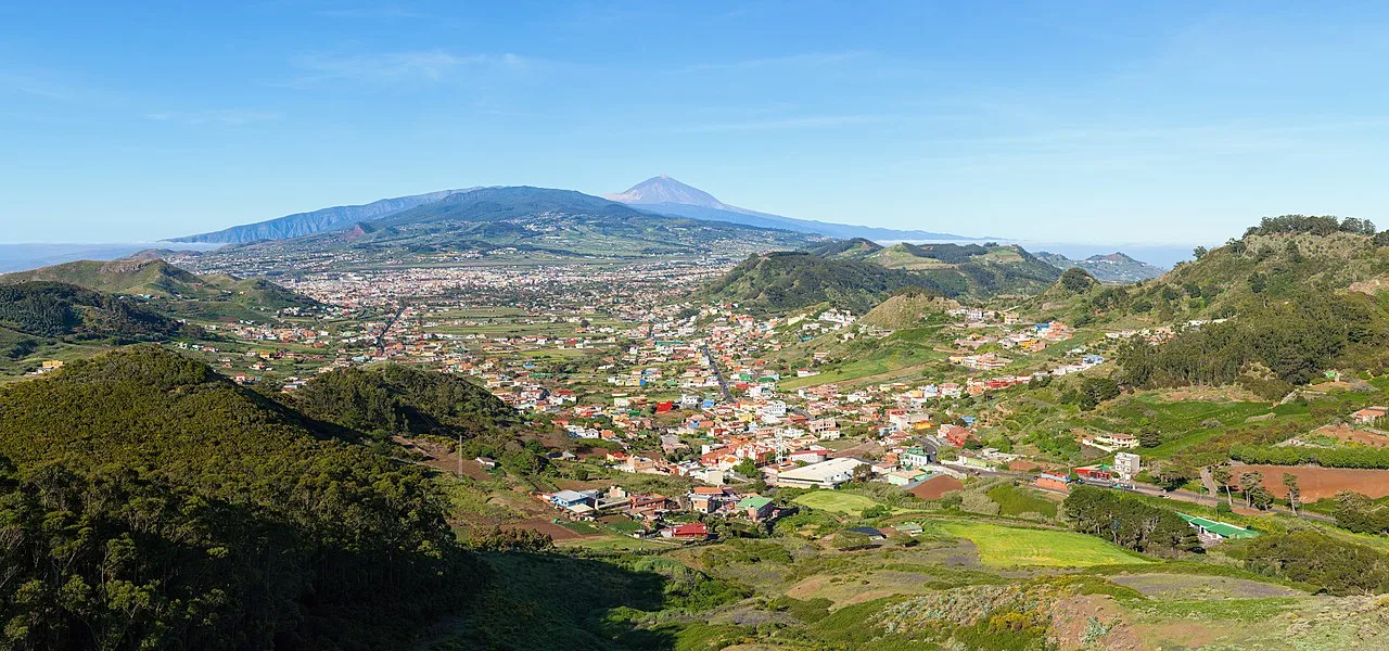 Kleurrijke koloniale gevel in het historisch centrum van San Cristóbal de La Laguna, de UNESCO-stad op Tenerife